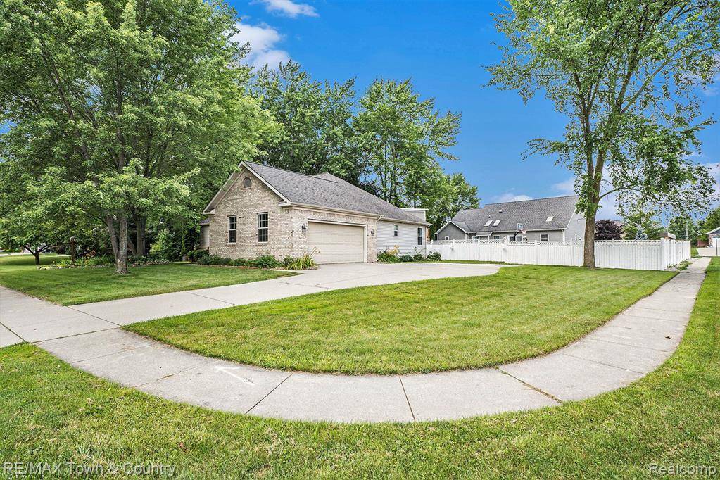 Davison, MI 48423,10275 COACHMAN Court