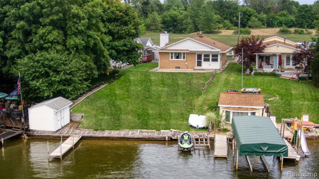 Brighton, MI 48114,2615 WOODLAND COVE Drive