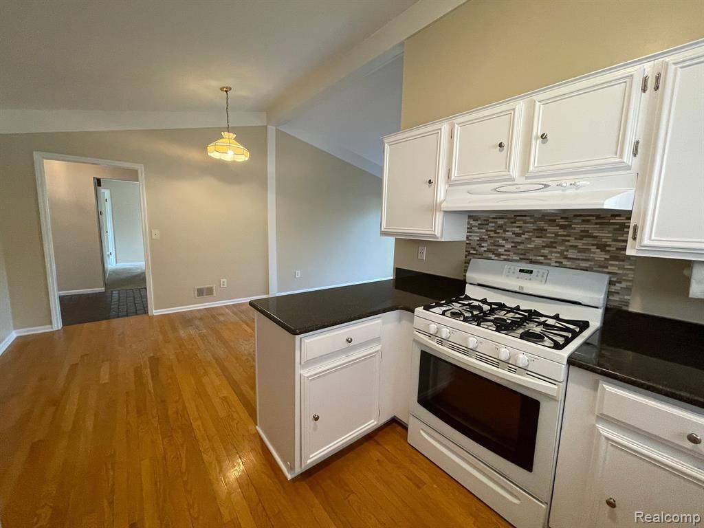 Livonia, MI 48152,31005 MAYVILLE Street