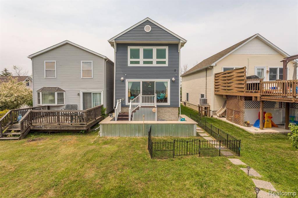Newport, MI 48166,6988 LAKESHORE Drive