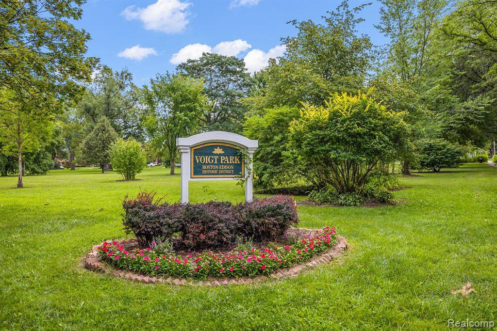 Detroit, MI 48202,866 EDISON Street