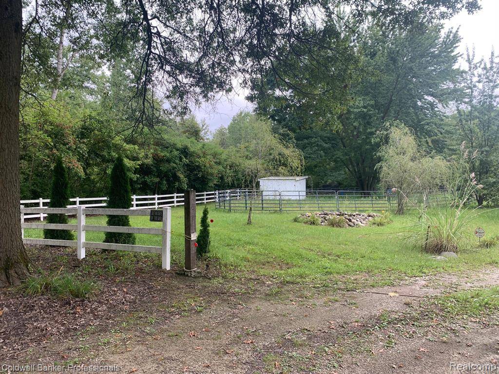 New Boston, MI 48164,27325 MARTINSVILLE Road