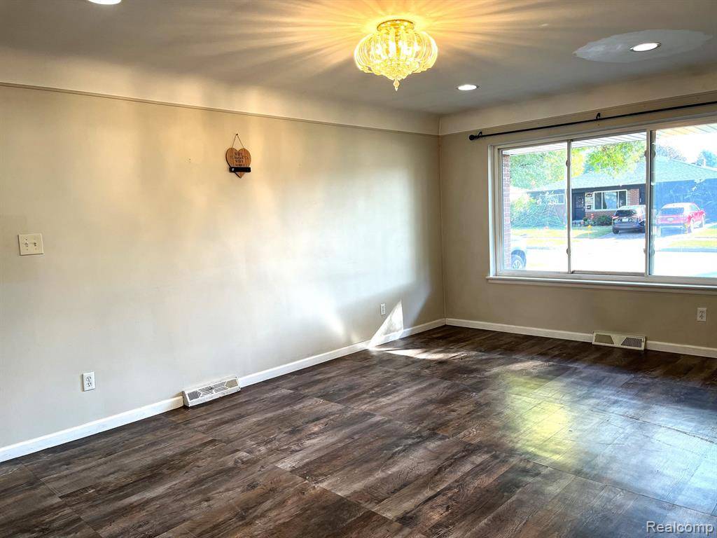 Warren, MI 48092,29617 WALKER Drive