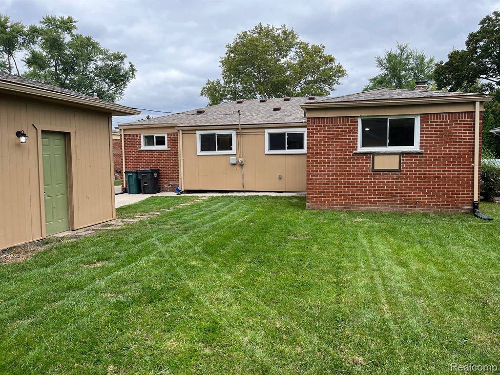 Oak Park, MI 48237,23631 KENOSHA Street