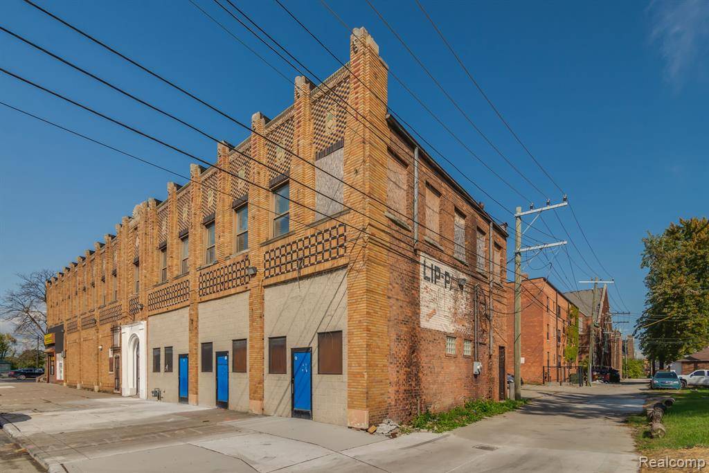 Detroit, MI 48215,14400 E JEFFERSON Avenue