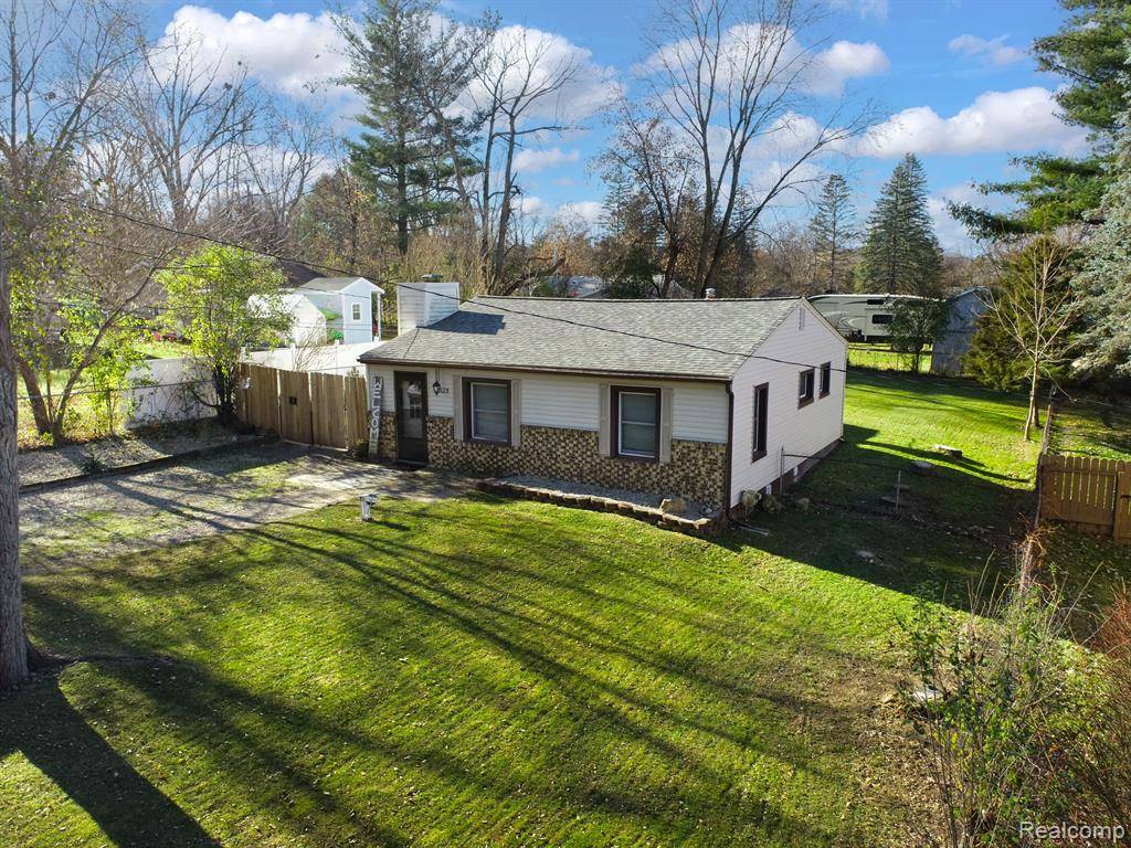 Clarkston, MI 48348,9525 CORNELL Avenue