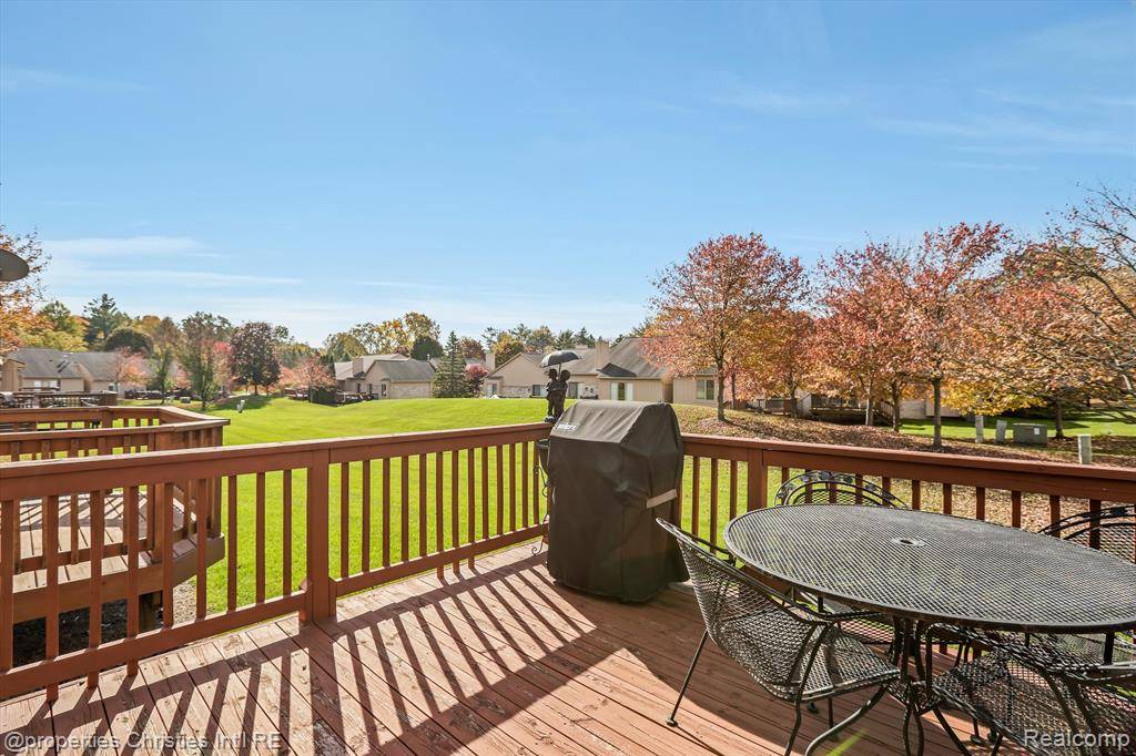 Farmington Hills, MI 48335,35211 White Pine Trail