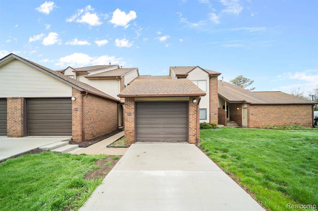 West Bloomfield, MI,6540 RIDGEFIELD Circle