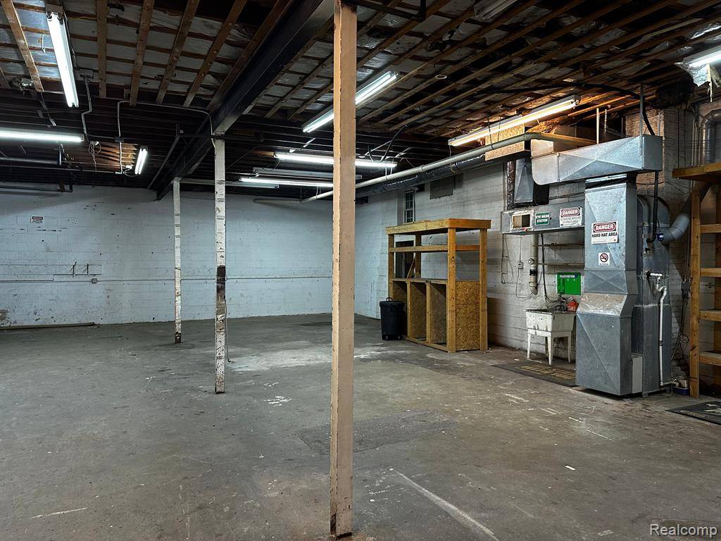 Dearborn, MI 48128,2000 N TELEGRAPH Road