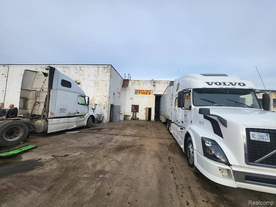 Detroit, MI 48228,15800 TIREMAN Street