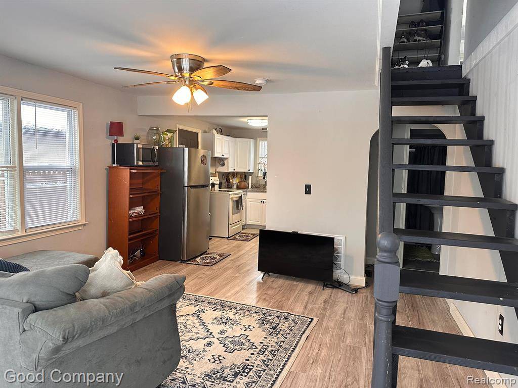 Hazel Park, MI 48030,419 W HAYES Avenue
