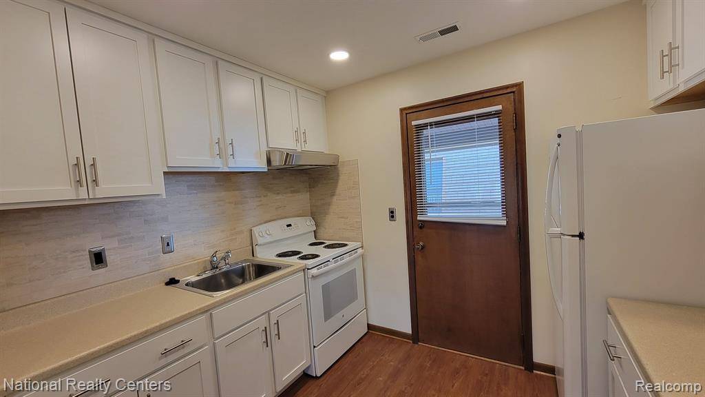 Wyandotte, MI 48192,3243 Van Alstyne Street