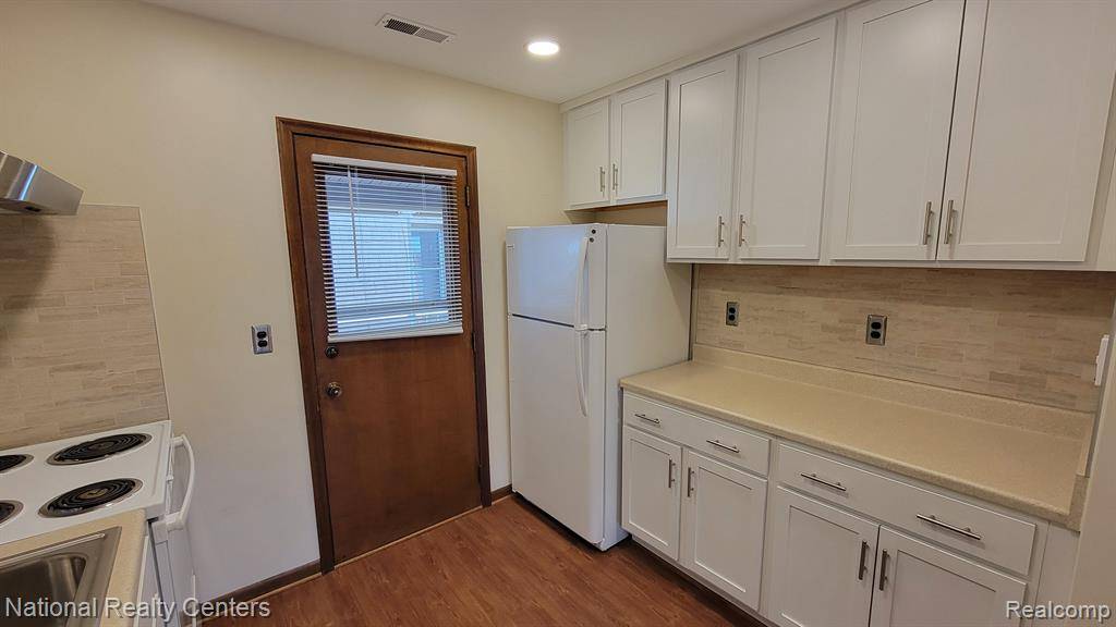 Wyandotte, MI 48192,3243 Van Alstyne Street