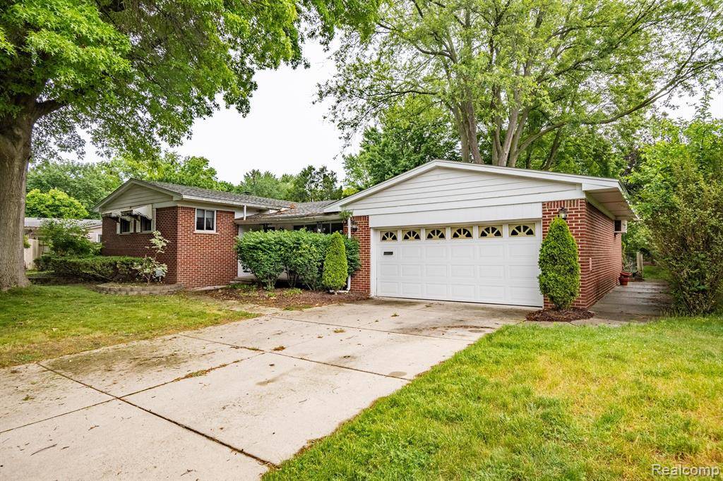 Livonia, MI 48154,16852 POLLYANNA Street