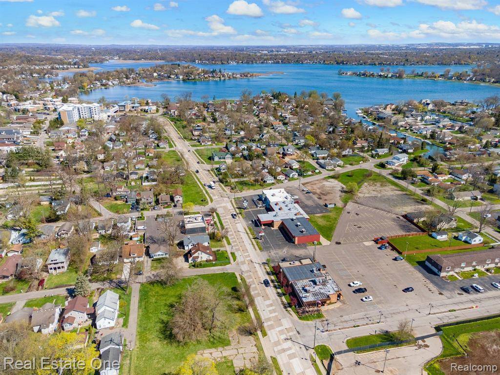 Keego Harbor, MI 48320,1985 CASS LAKE Road