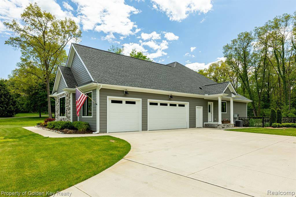 Brighton, MI 48116,5352 Timber Bend Drive