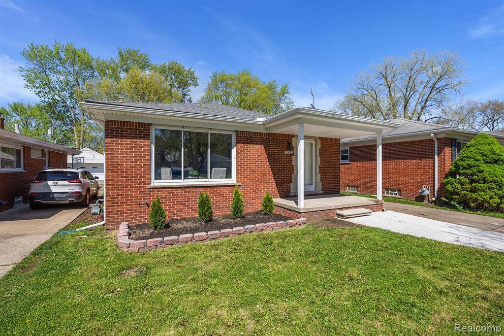 Harper Woods, MI 48225,20275 HUNT CLUB Drive