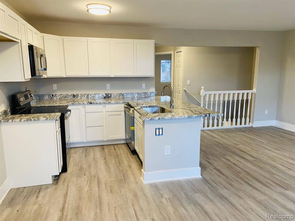 South Lyon, MI 48178,25323 Potomac Dr