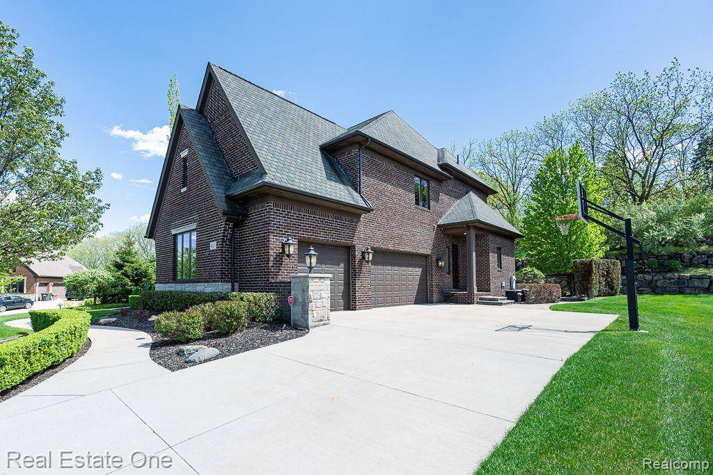 Rochester Hills, MI 48309,611 Wellington Circle