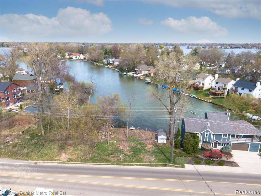 Waterford, MI 48328,000 Cass Lake Rd