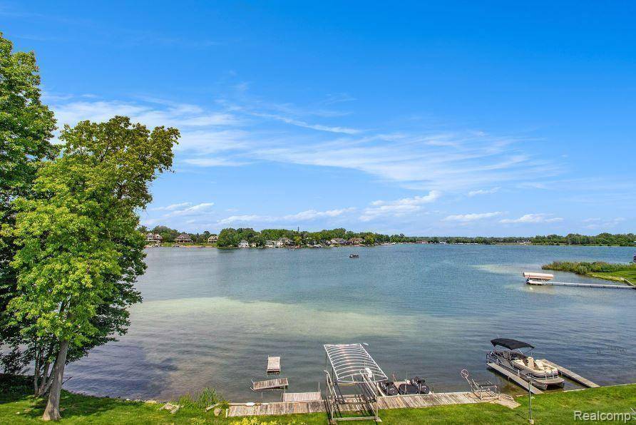 Fenton, MI 48430,75 CHATEAUX DU LAC