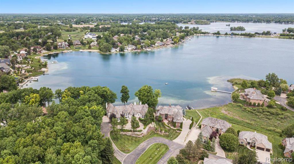 Fenton, MI 48430,75 CHATEAUX DU LAC