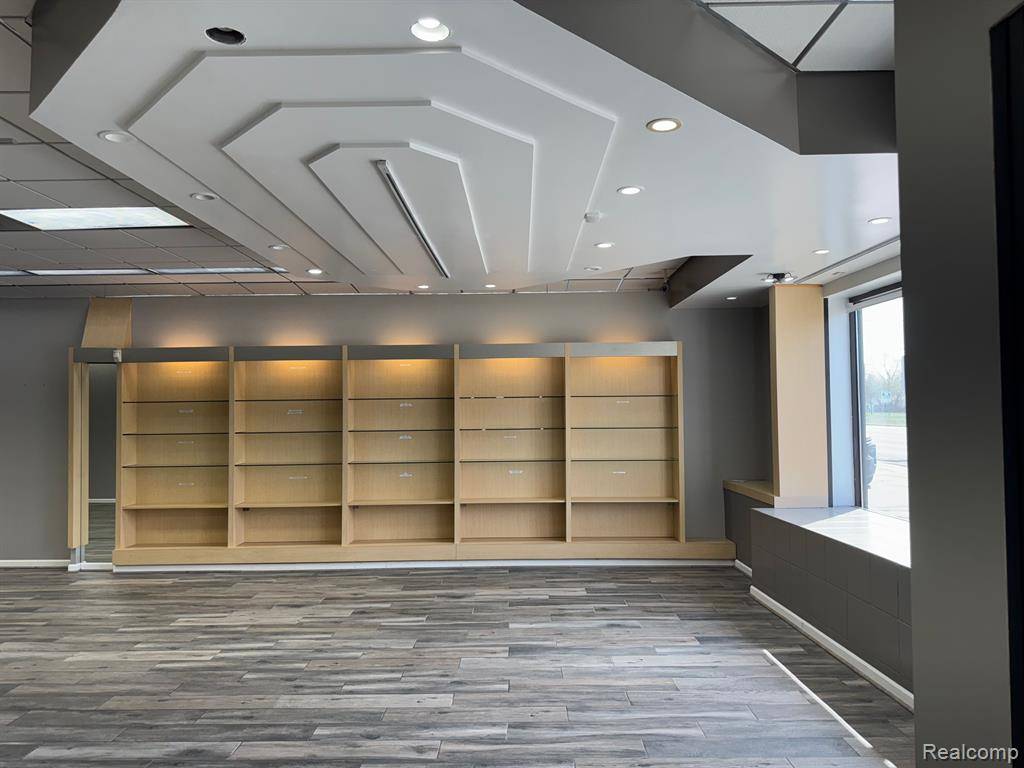 Dearborn, MI 48128,2020 N TELEGRAPH Road