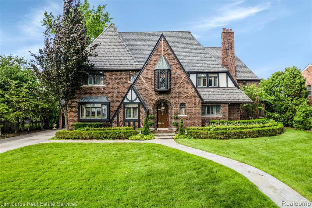 Grosse Pointe Shores, MI 48236,80 SUNNINGDALE Drive