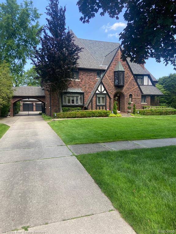 Grosse Pointe Shores, MI 48236,80 SUNNINGDALE Drive