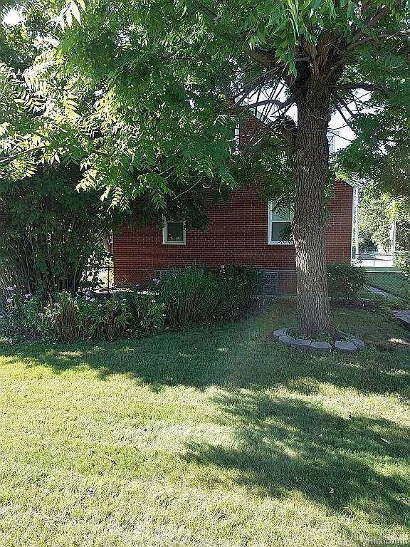 Hazel Park, MI 48030,18 W HARRY Avenue