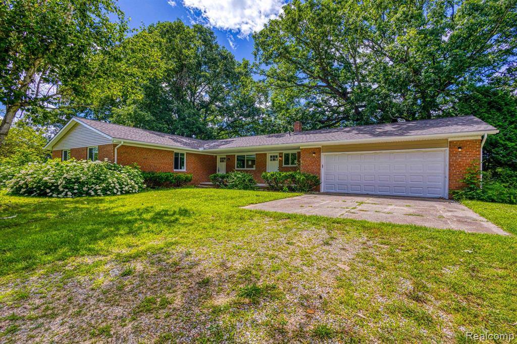 Lapeer, MI 48446,1621 FISH LAKE Road
