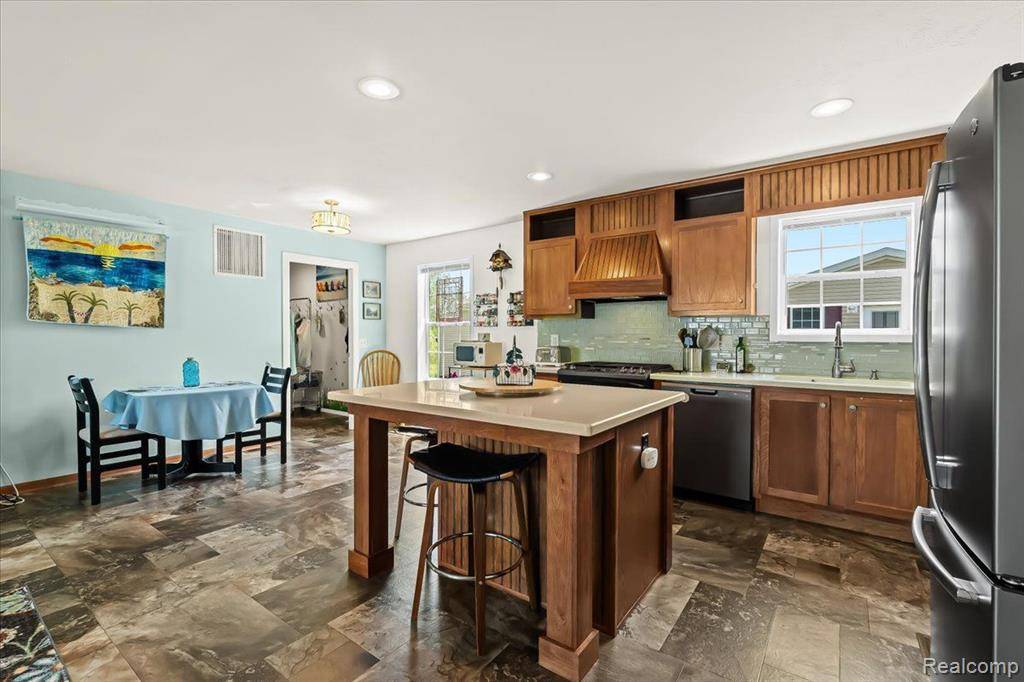 South Lyon, MI 48178,12367 Oakridge Circle