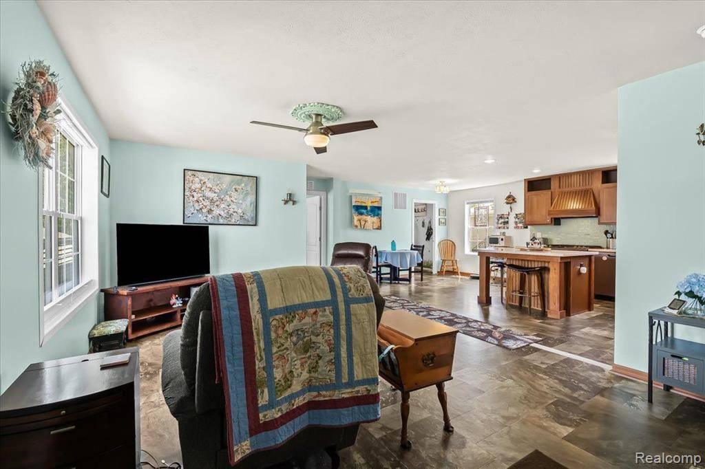 South Lyon, MI 48178,12367 Oakridge Circle