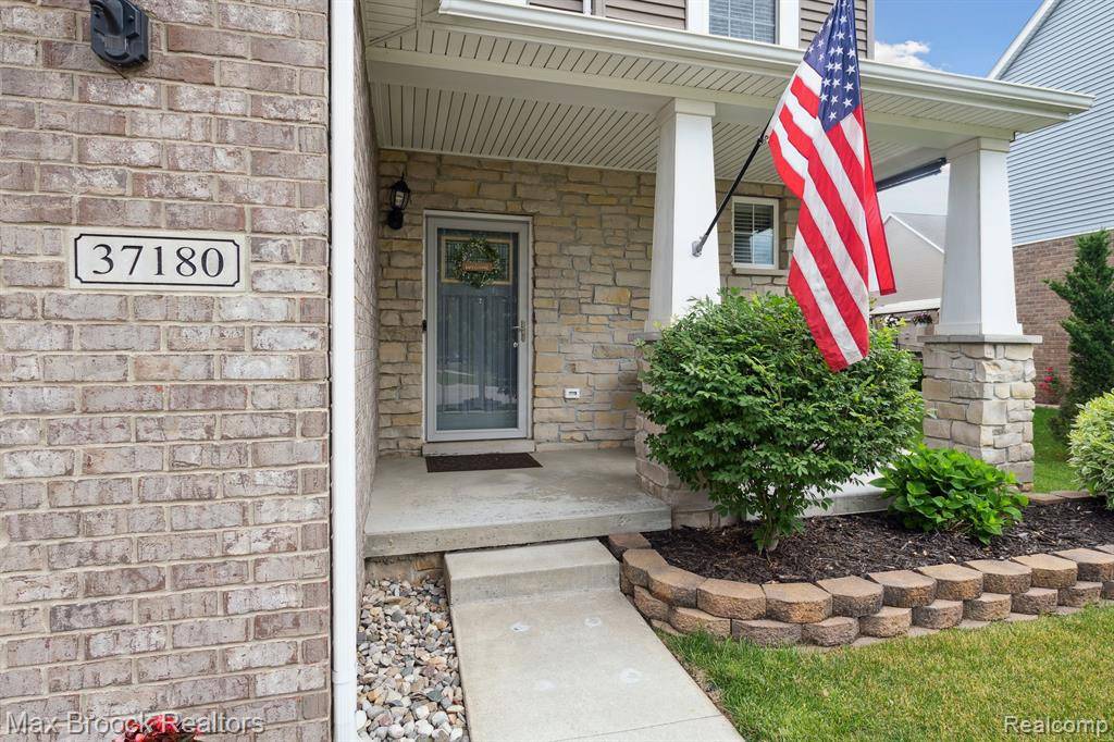Westland, MI,37180 CHESTNUT Drive