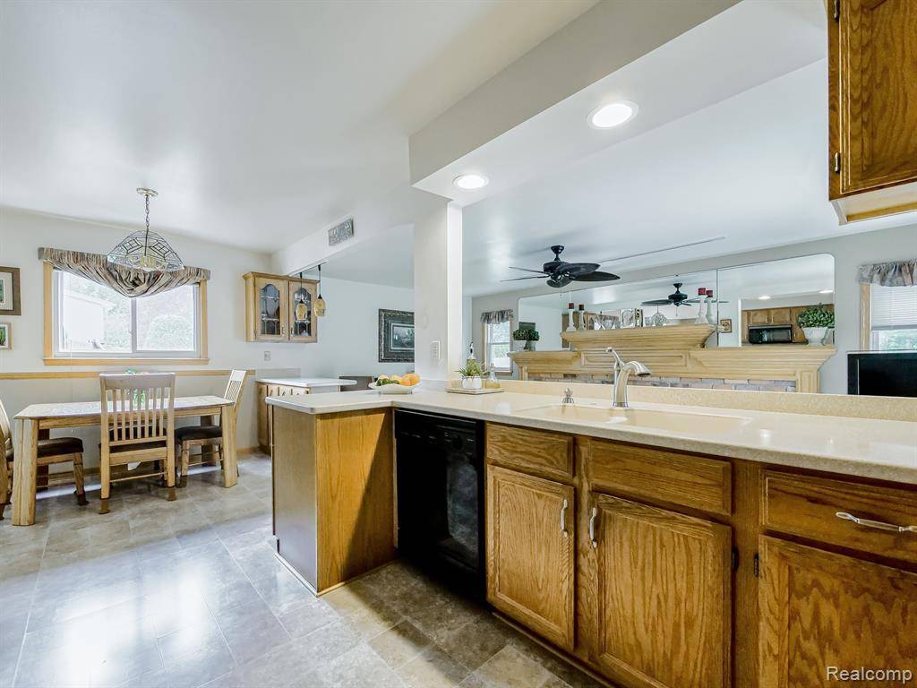 Plymouth, MI 48170,11782 PARKVIEW Drive