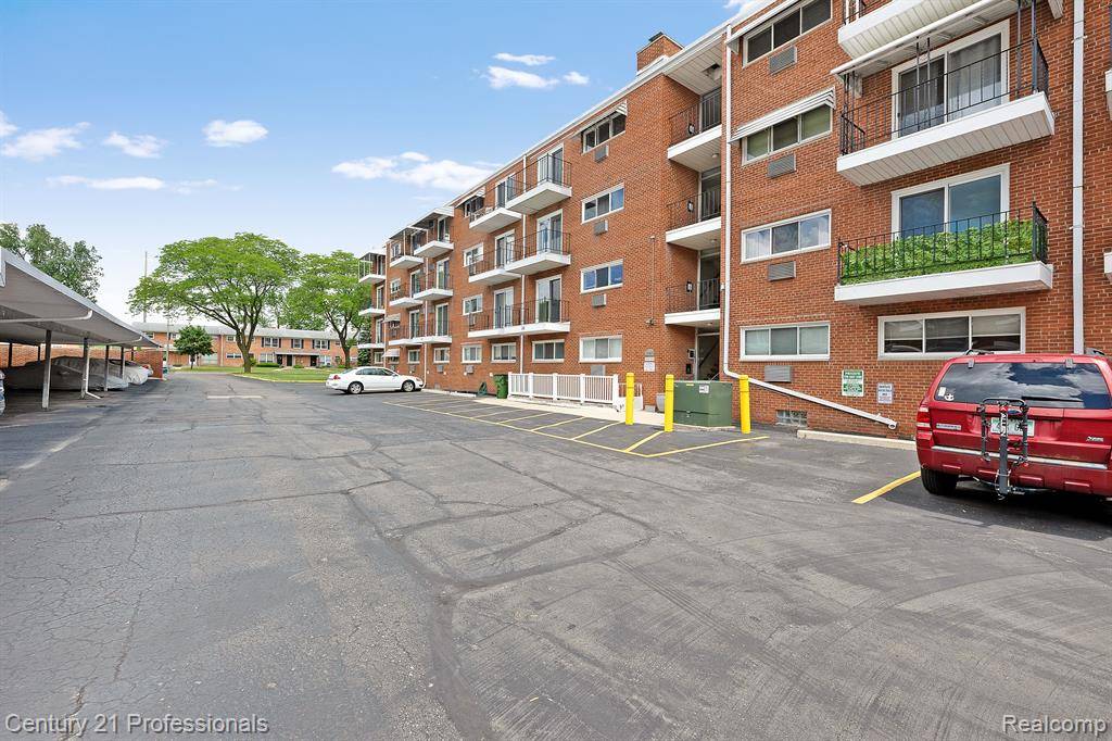 Royal Oak, MI 48073,2820 WOODSLEE Drive