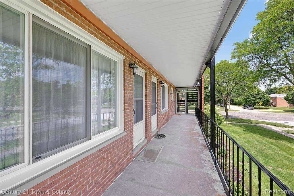 Royal Oak, MI 48073,2820 WOODSLEE Drive