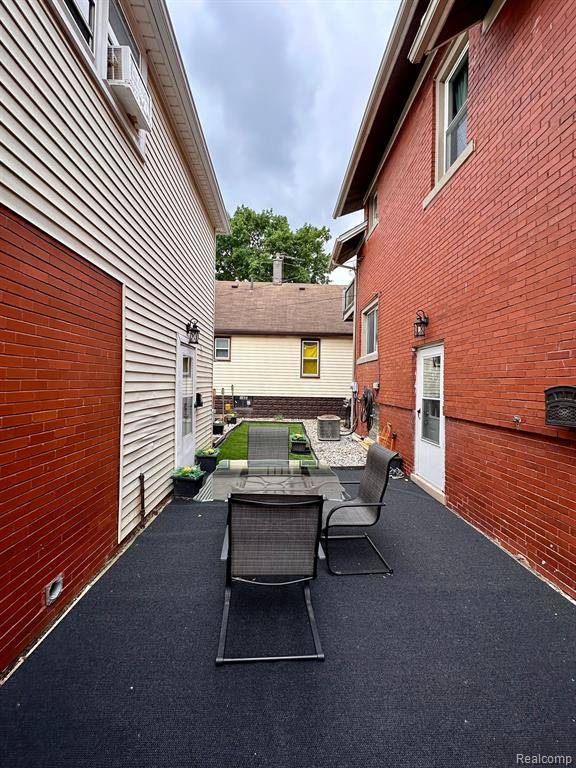 Wyandotte, MI 48192,261 Spruce