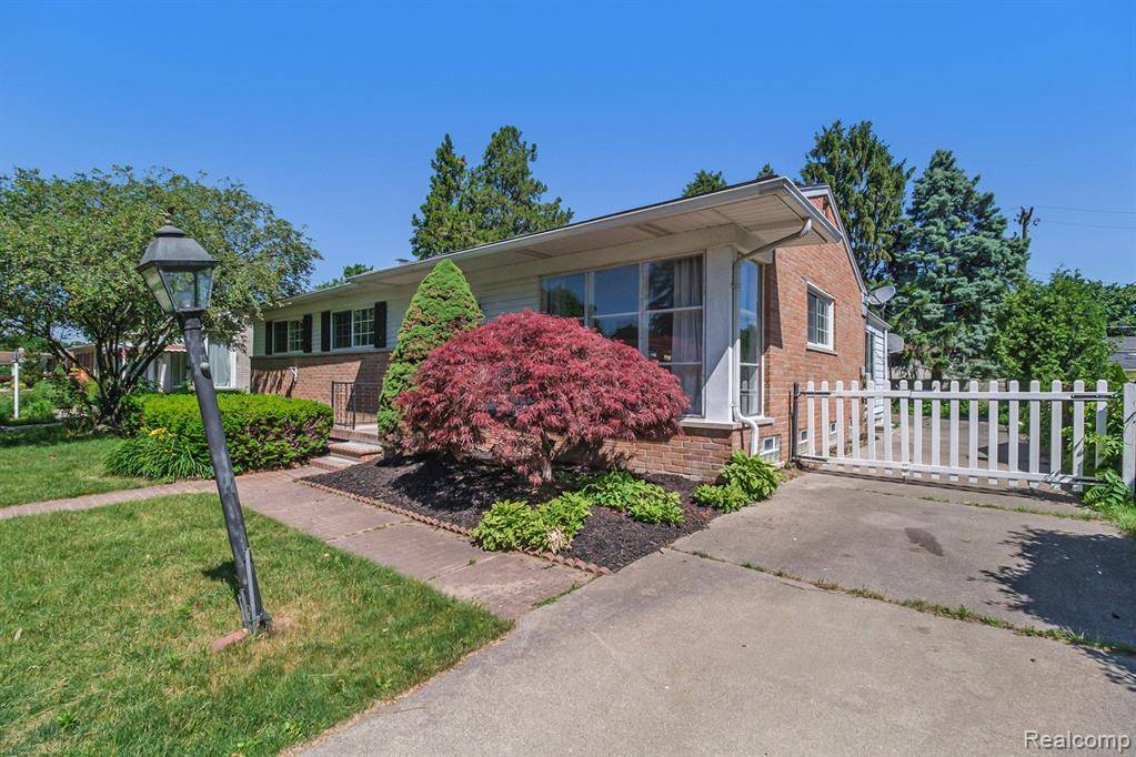 Livonia, MI 48154,32140 BARKLEY Street