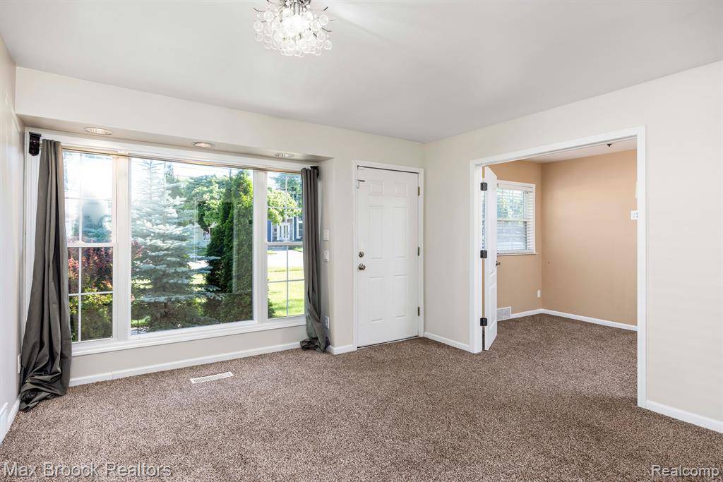 Beverly Hills, MI 48025,15711 W 14 MILE Road