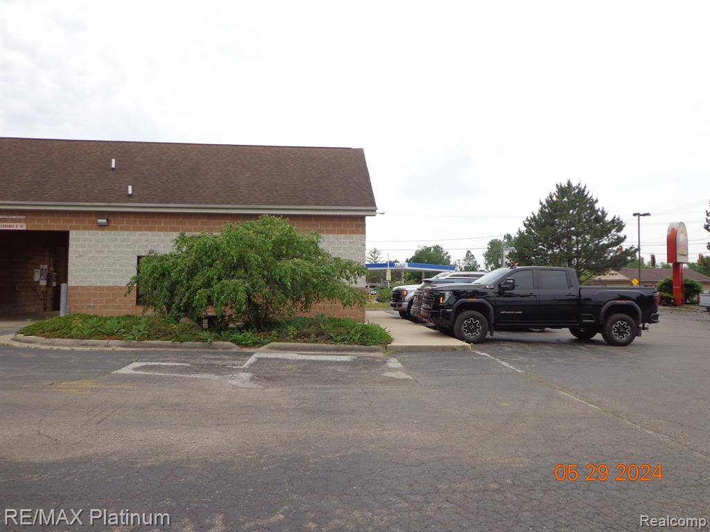 Grand Blanc, MI 48439,1017 E GRAND BLANC Road