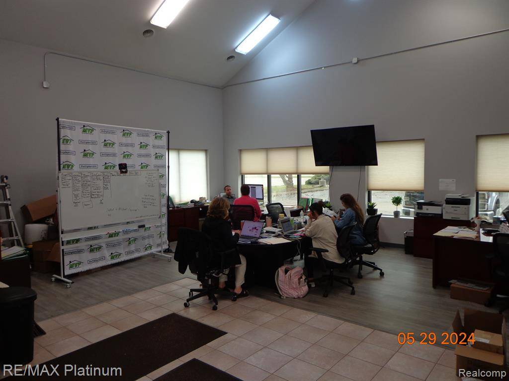 Grand Blanc, MI 48439,1017 E GRAND BLANC Road