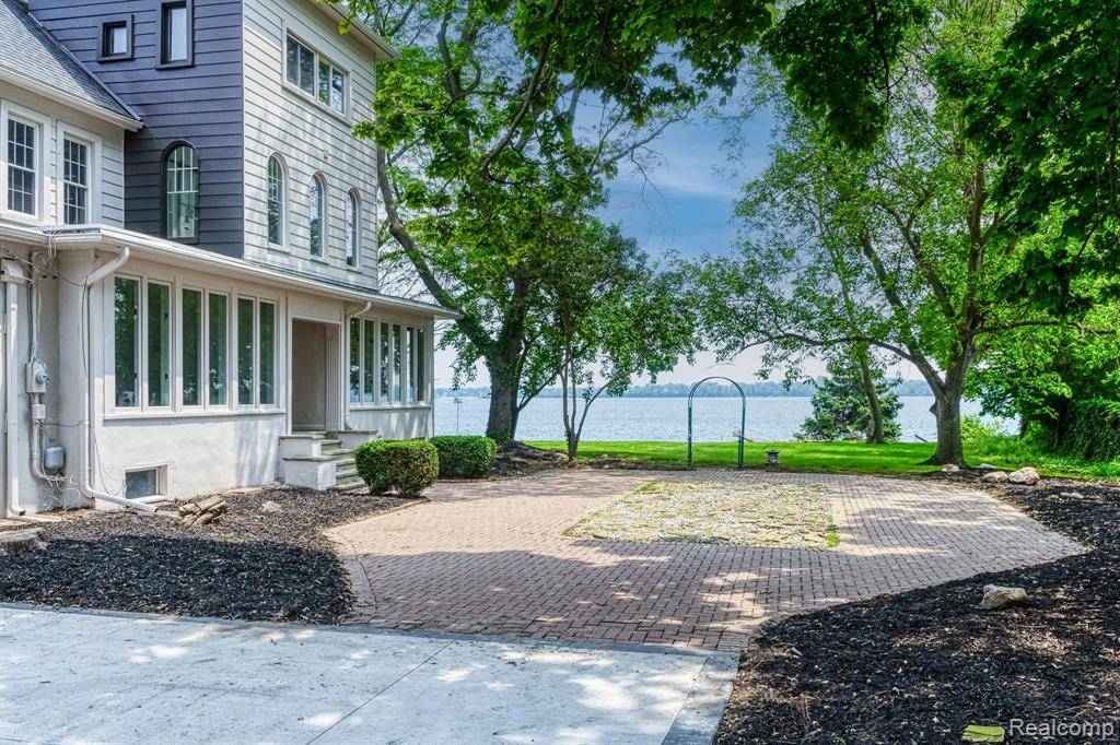Grosse Ile, MI 48138,28059 ELBA Drive