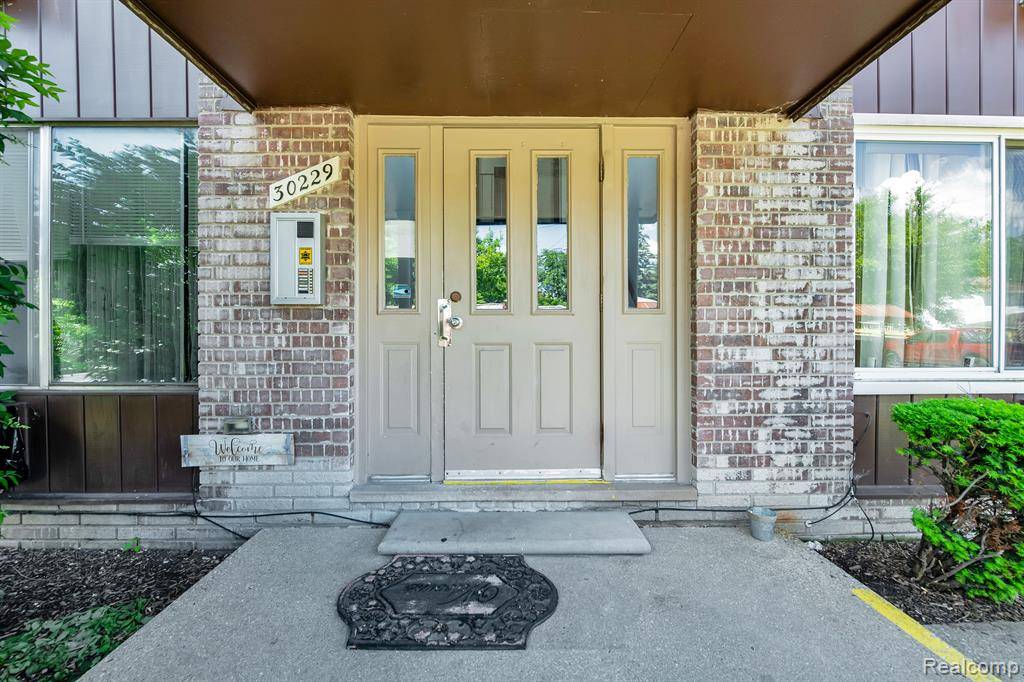 Roseville, MI 48066,30229 UTICA Road