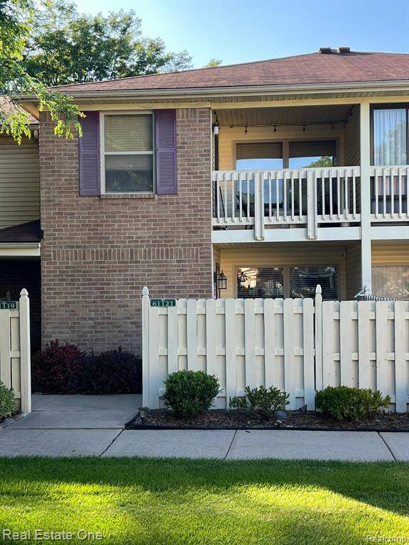 South Lyon, MI 48178,61121 GREENWOOD Drive