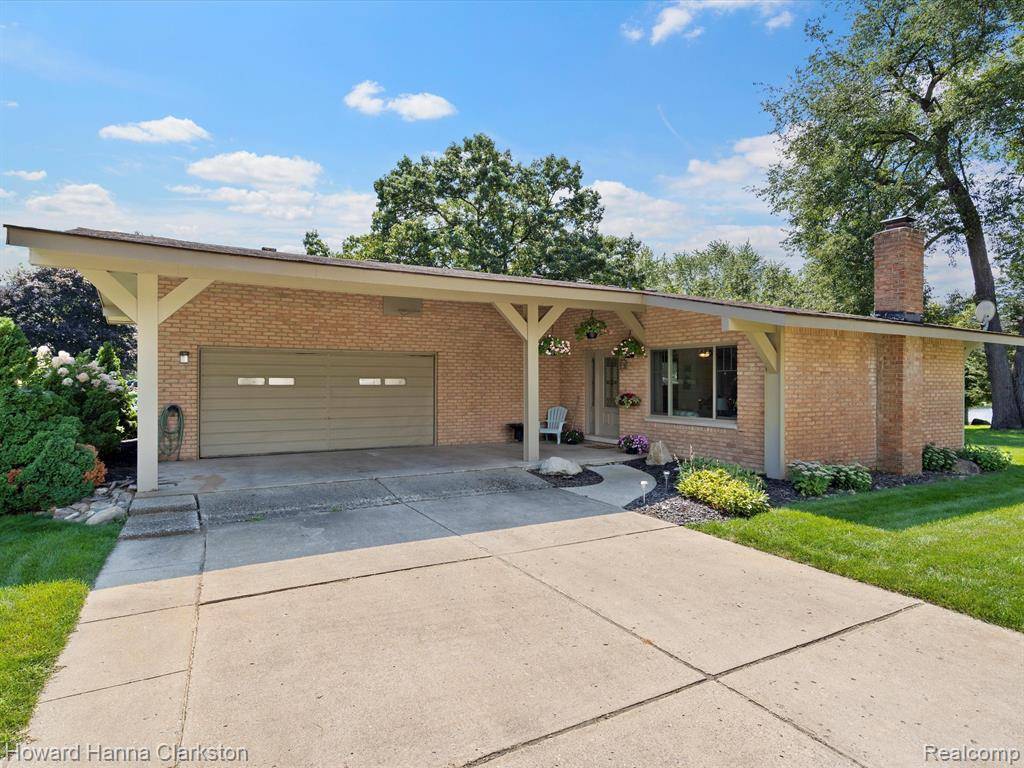 Clarkston, MI 48348,7885 Perry Lake Road