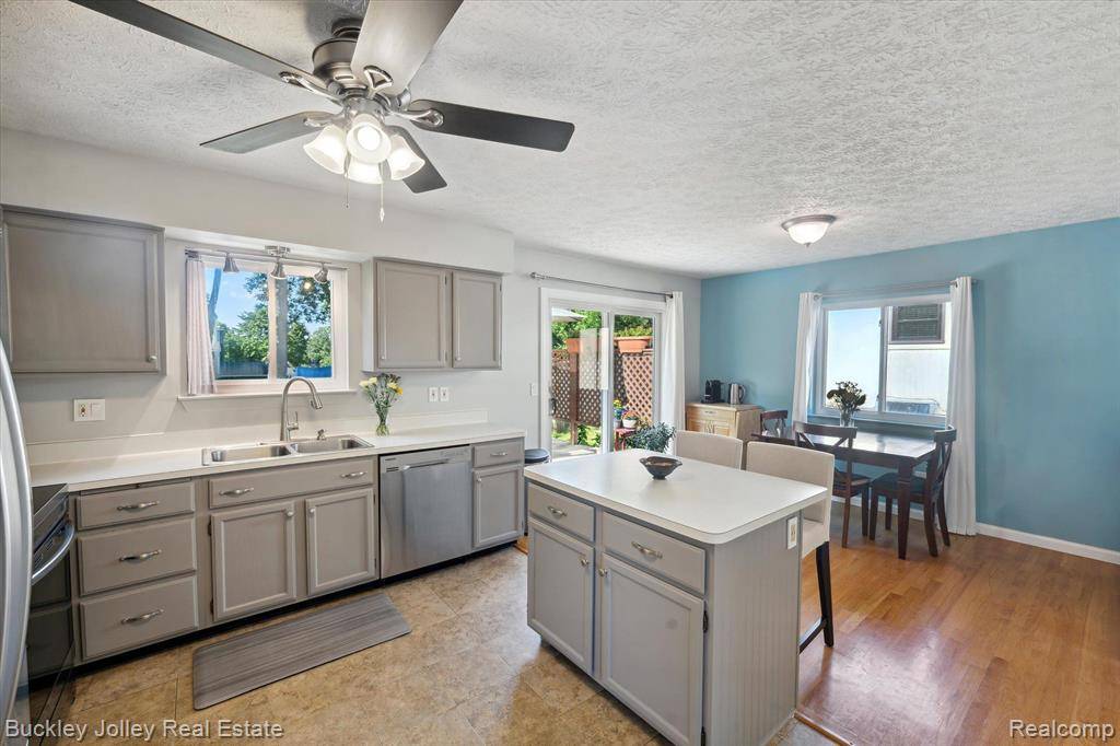 Brighton, MI 48116,297 WOODLAKE Drive