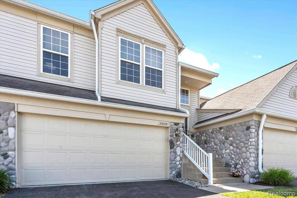 Woodhaven, MI 48183,26606 KIRKWAY Circle