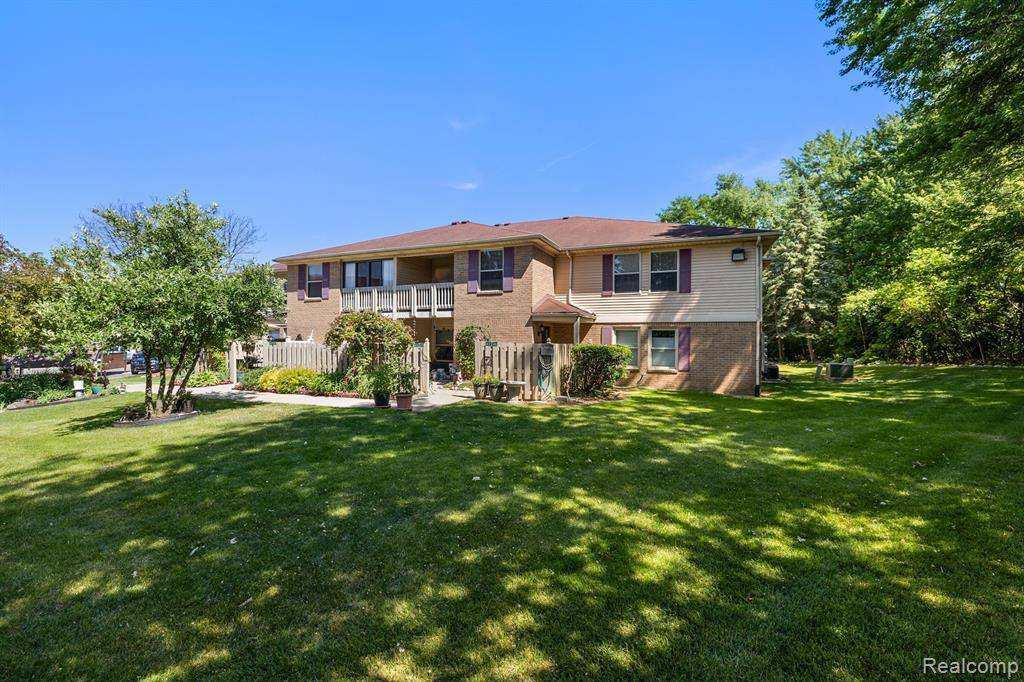 South Lyon, MI 48178,61149 GREENWOOD Drive