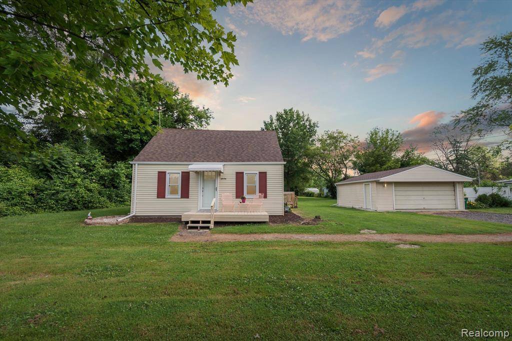 New Boston, MI 48164,29194 GRIX Road